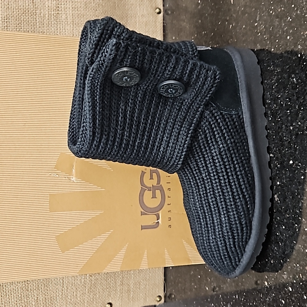 NEW UGG KIDS CLASSIC CARDY BLACK